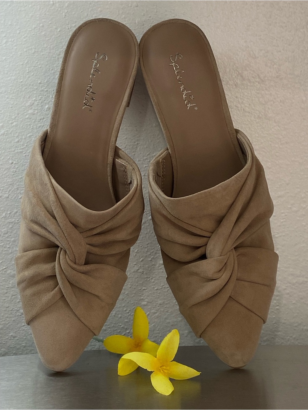 KNOTTED SUEDE LEATHER BLOCK HEEL MULES IN MOONSTONE